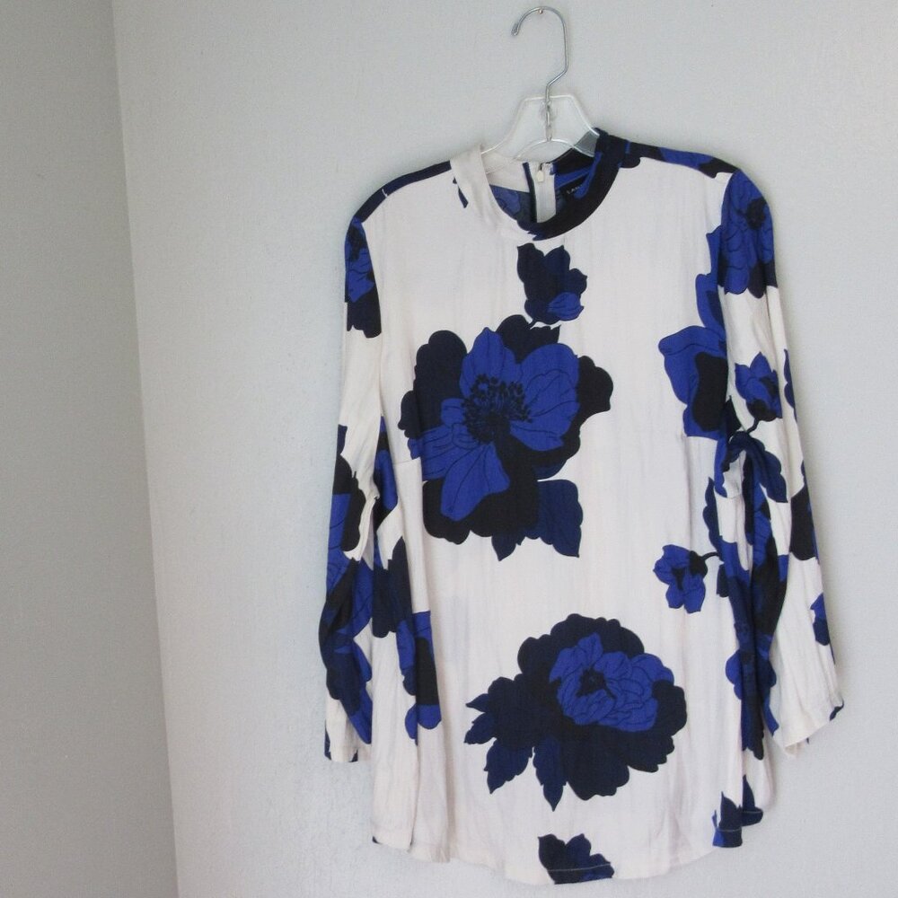LANE BRYANT Blue & White Satin Long Sleeve Floral Pattern 16 Blouse